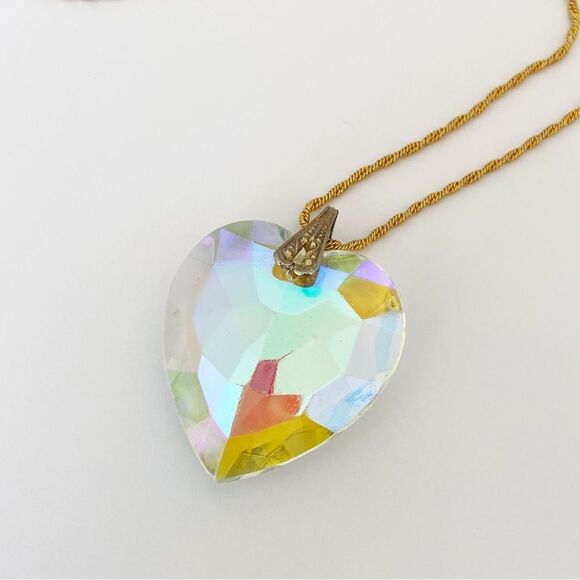 VTG huge AB crystal glass heart pendant on gold chain 24” - Picture 3 of 9